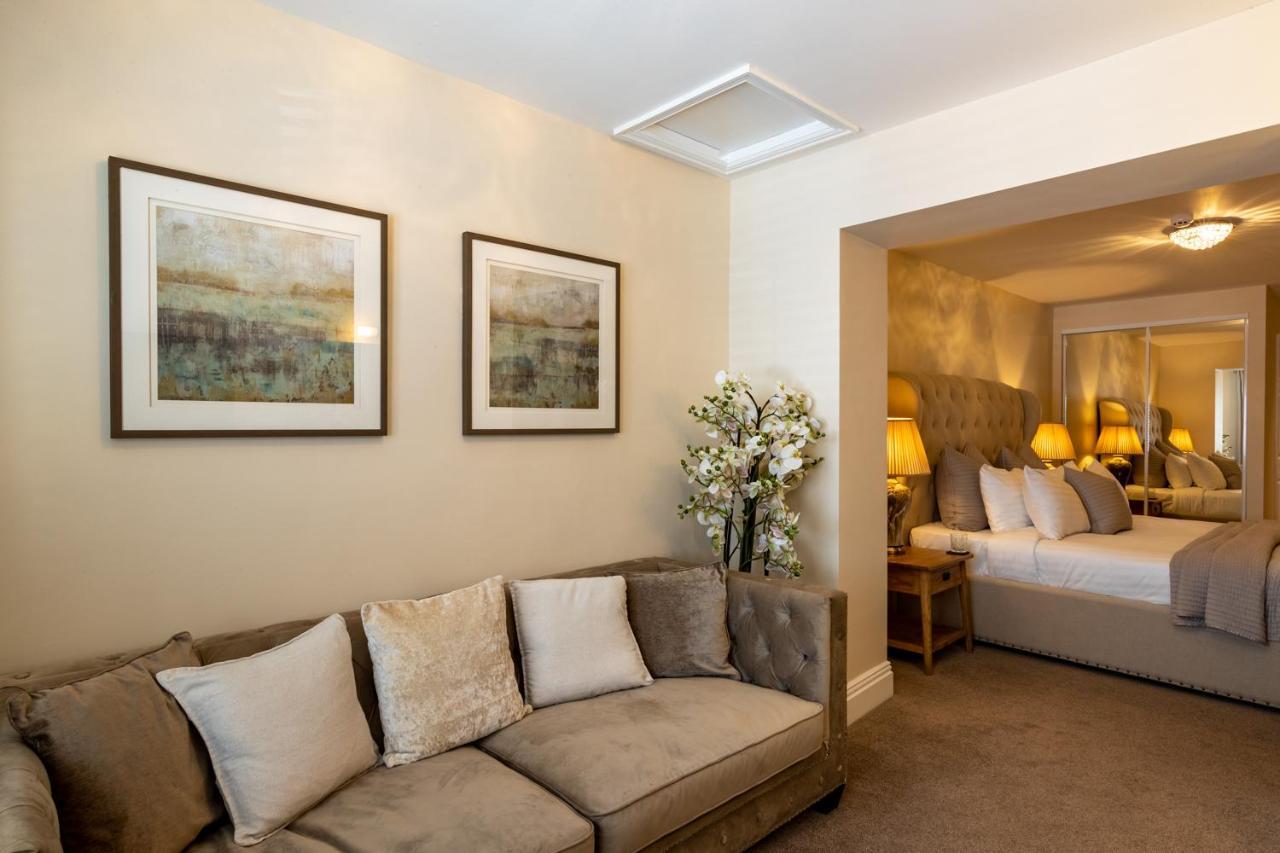 Lakes Hotel & Spa Боунес он Уиндърмиър Стая снимка A suite at the hotel