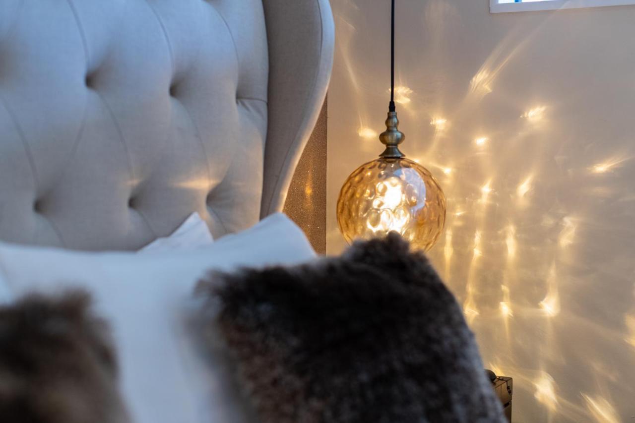 Lakes Hotel & Spa Боунес он Уиндърмиър Екстериор снимка A light bulb