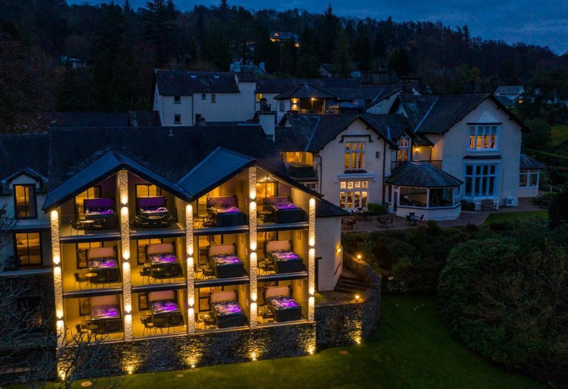 Lakes Hotel & Spa Боунес он Уиндърмиър Екстериор снимка The hotel at night