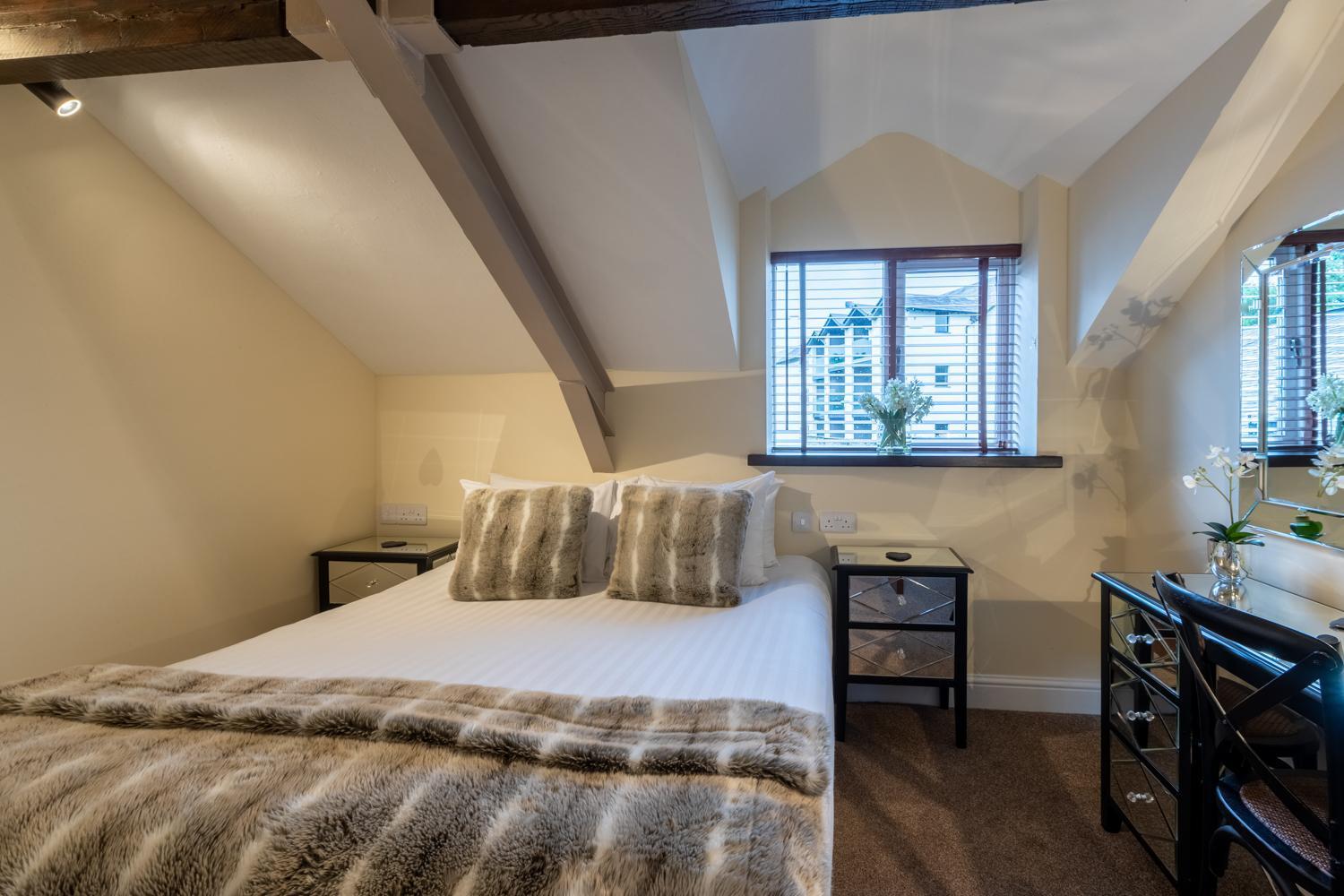 Lakes Hotel & Spa Боунес он Уиндърмиър Стая снимка A bedroom at The Old Bank Hotel