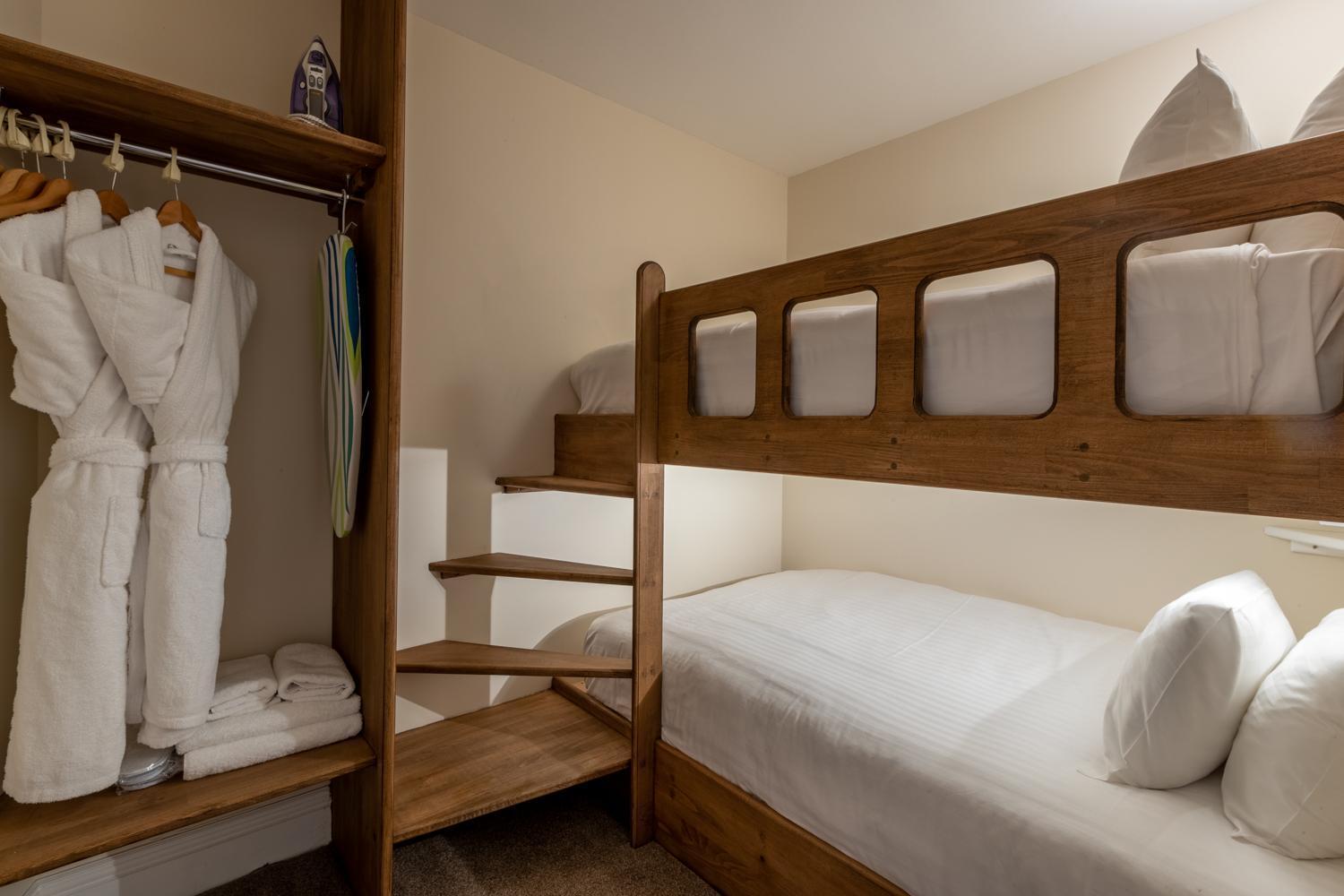 Lakes Hotel & Spa Боунес он Уиндърмиър Стая снимка A bunk bed
